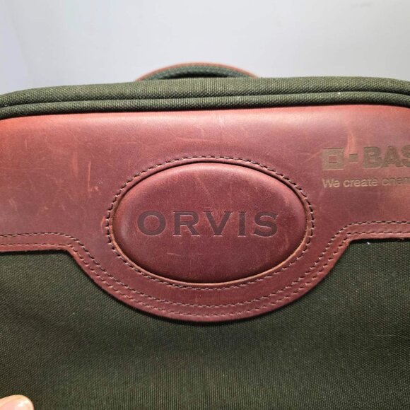 ORVIS BATTENKILL HANGING TRAVEL KIT, CANVAS AND LEATHER - Picture 2 of 13